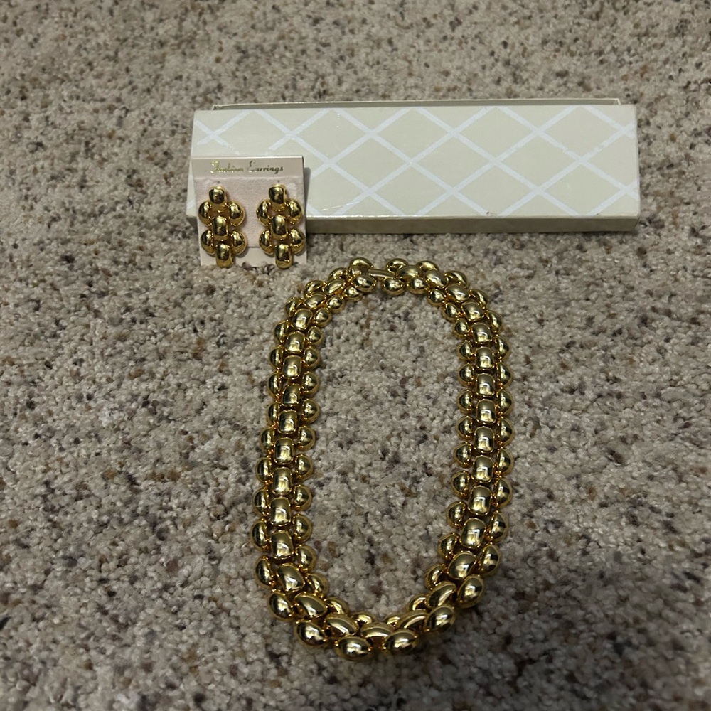 Elegant Gold Jewelry Set
